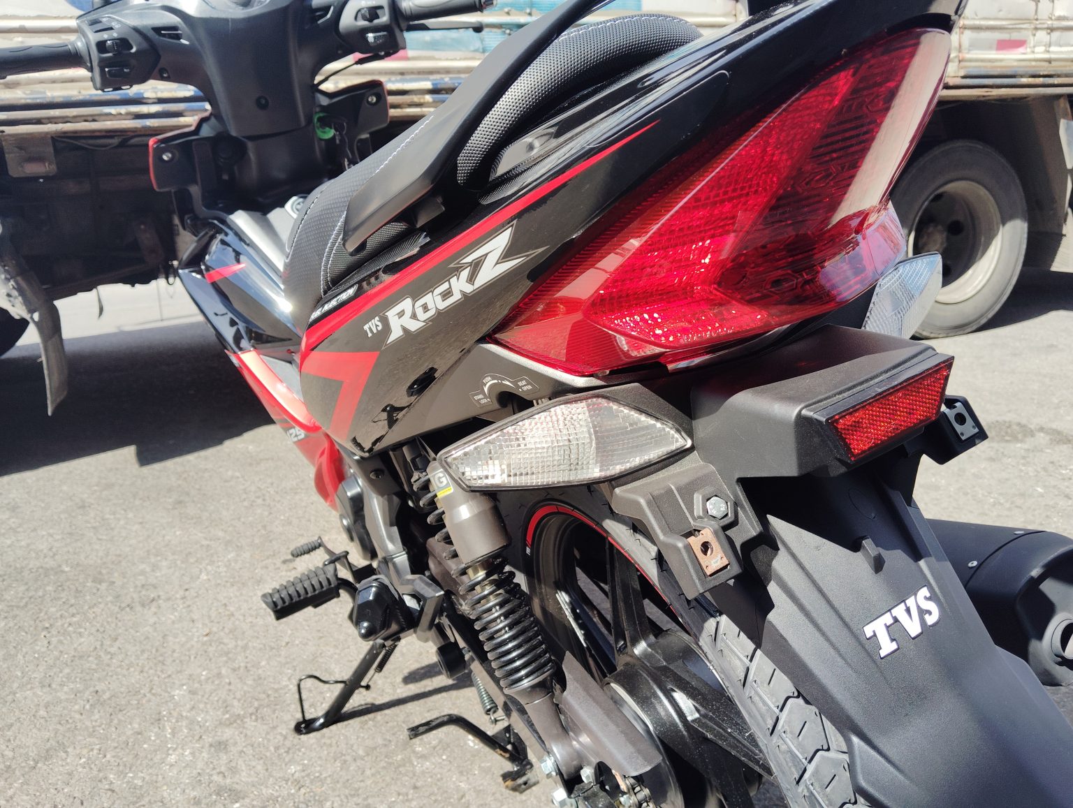 TVS ROCKZ 125 Fi - Delcar
